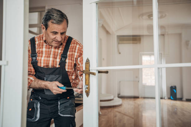 locksmith Worker
